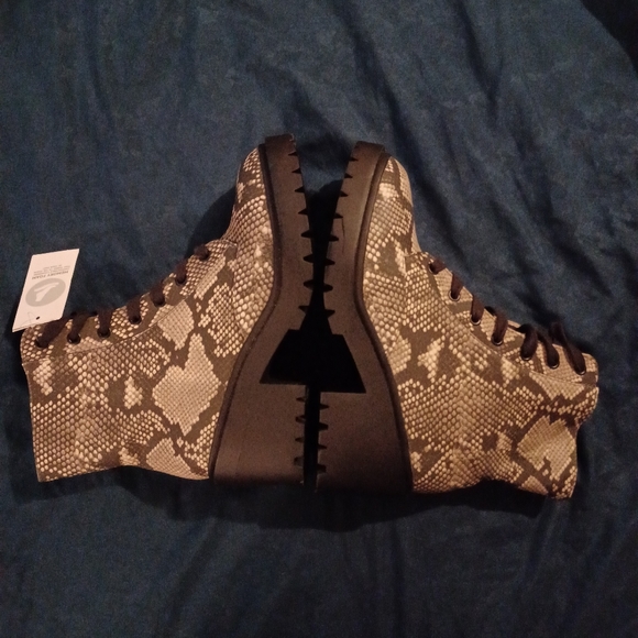 Faux Snake Brie Combat Boots • Size 8.5 • Universal Thread • NWT - Picture 5 of 12